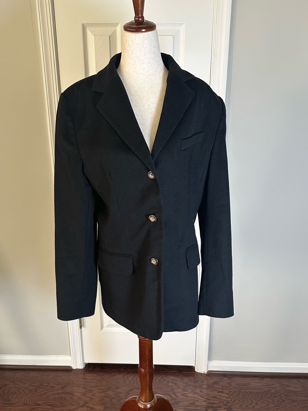L.L. BEAN Women's Vintage Black Cashmere
Wool Blend Blazer 12R